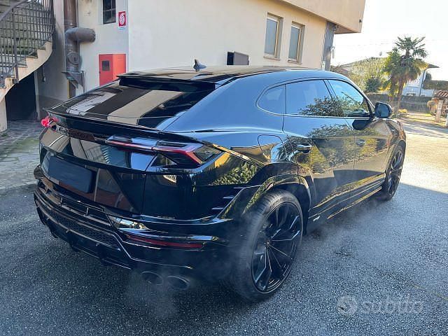 Usata Lamborghini Urus 666 CV (489 kW) 2023 Nero SUV