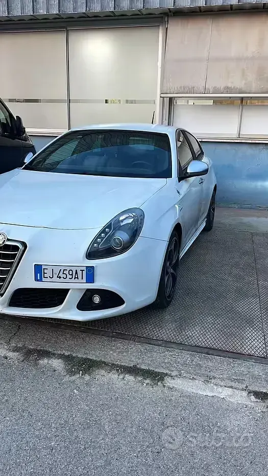 Usata Alfa Romeo Giulietta Quadrifoglio 235 CV (172 kW) 2011 Bianco Utilitaria