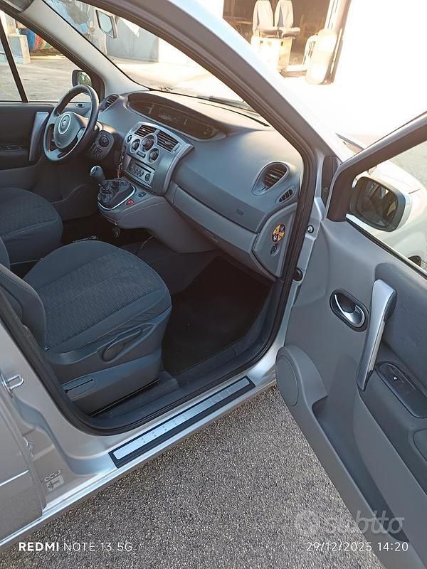 Usata Renault Scénic II Dynamique 106 CV (77 kW) 2007 Grigio Monovolume