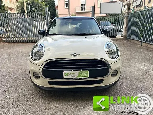 Usata Mini Cooper D 116 CV (85 kW) 2016 Beige Utilitaria