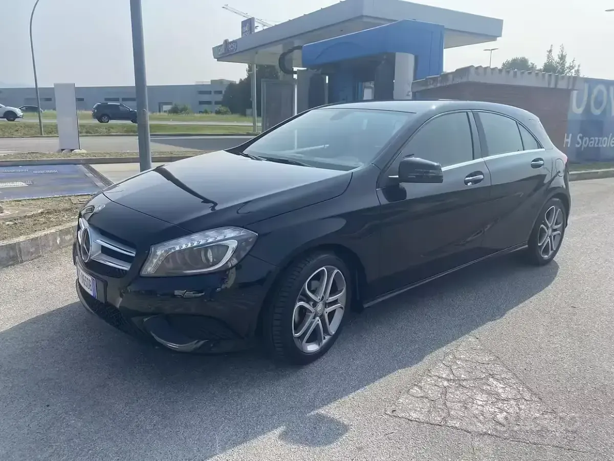 Usata Mercedes A180 109 CV (80 kW) 2015 Nero Berlina