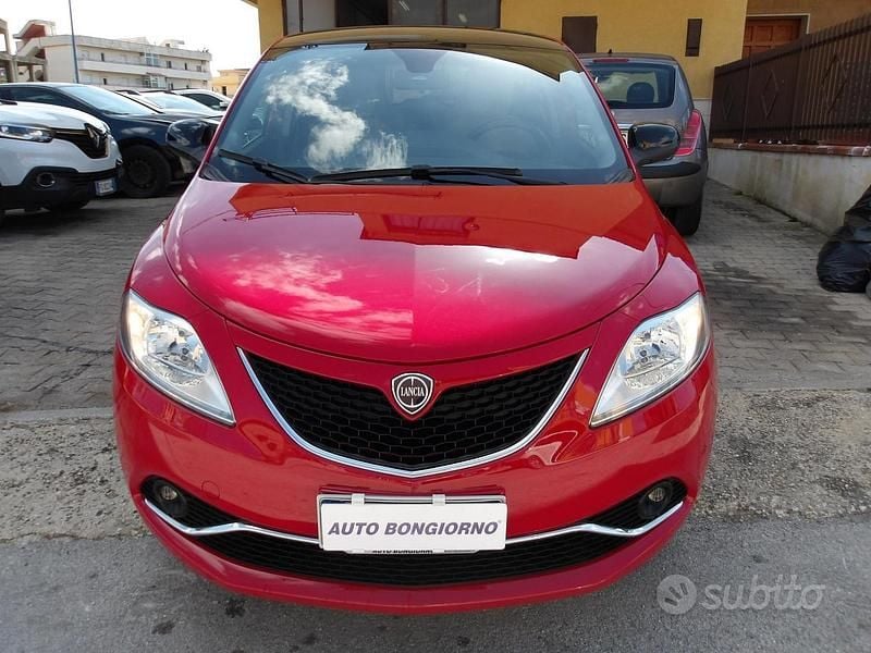 Usata Lancia Ypsilon Gold 85 CV (62 kW) 2016 Rosso Utilitaria