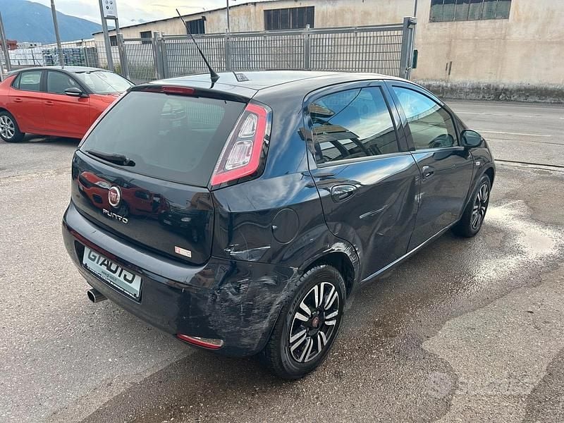 Usata Fiat Punto 75 CV (55 kW) 2015 Blu Utilitaria