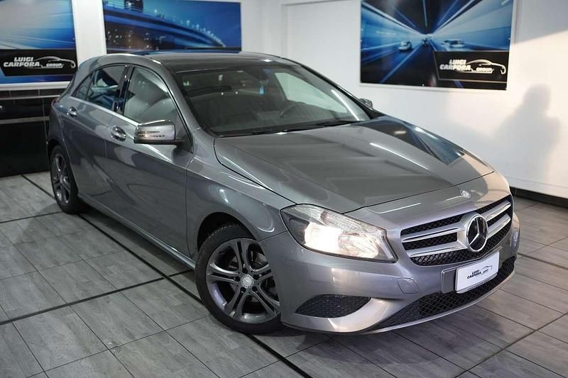 Usata Mercedes A200 136 CV (100 kW) 2015 Grigio opaco Berlina