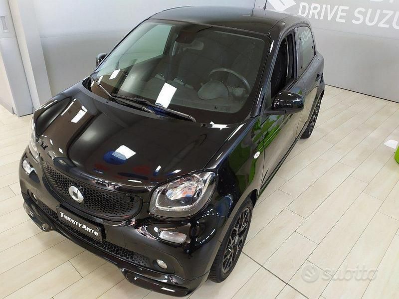 Nero(met.) Usata 2019 Smart ForFour Passion Utilitaria | 13.900 € (Buon prezzo) - Immagine 1/4