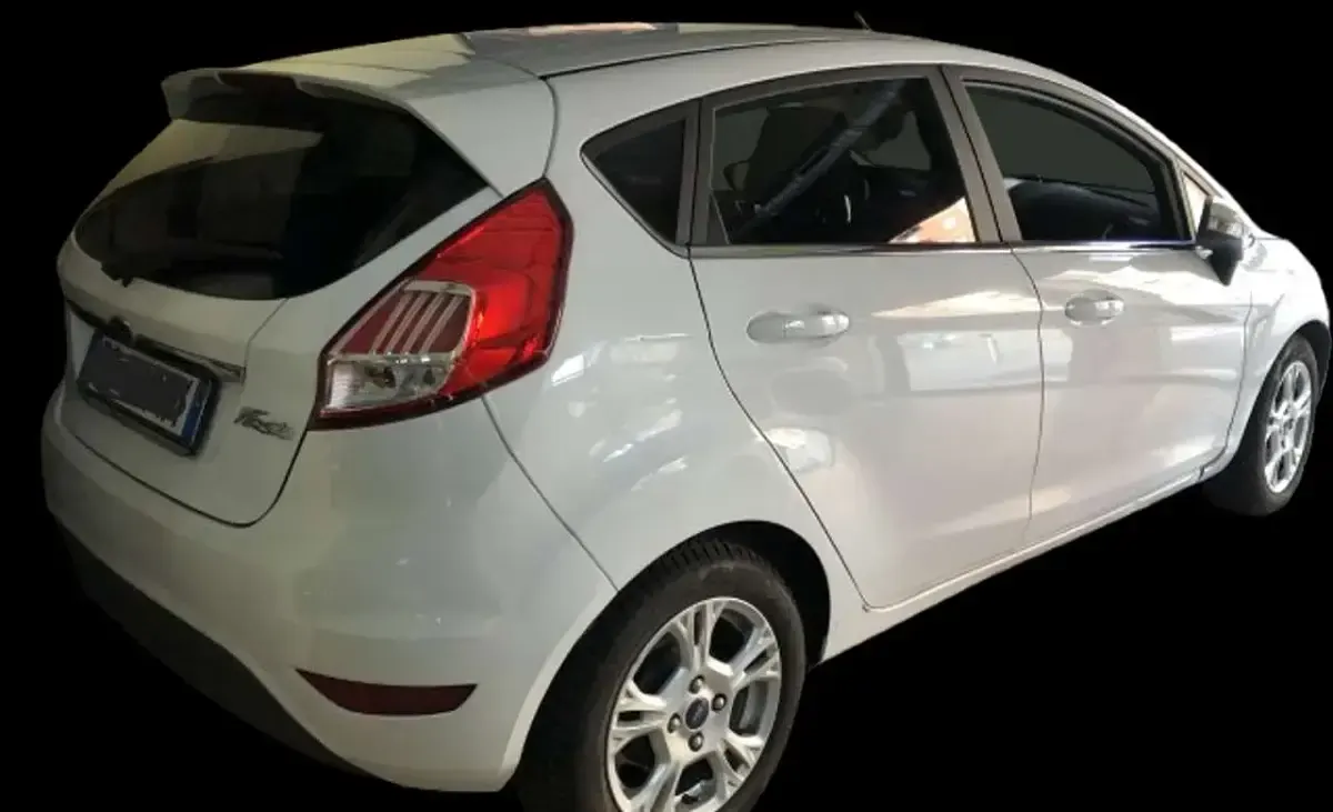 Usata Ford Fiesta Business Edition 75 CV (55 kW) 2016 Bianco Utilitaria