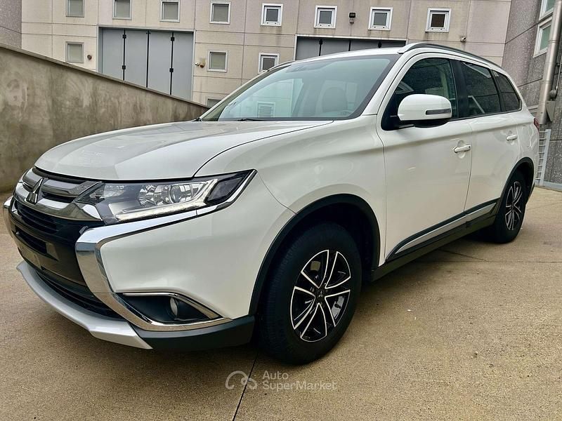 Usata Mitsubishi Outlander Edition 150 CV (110 kW) 2017 Bianco SUV