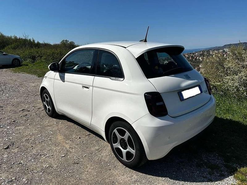 Usata Fiat 500e Passion 42 kW (58 CV) 2021 Bianco Utilitaria