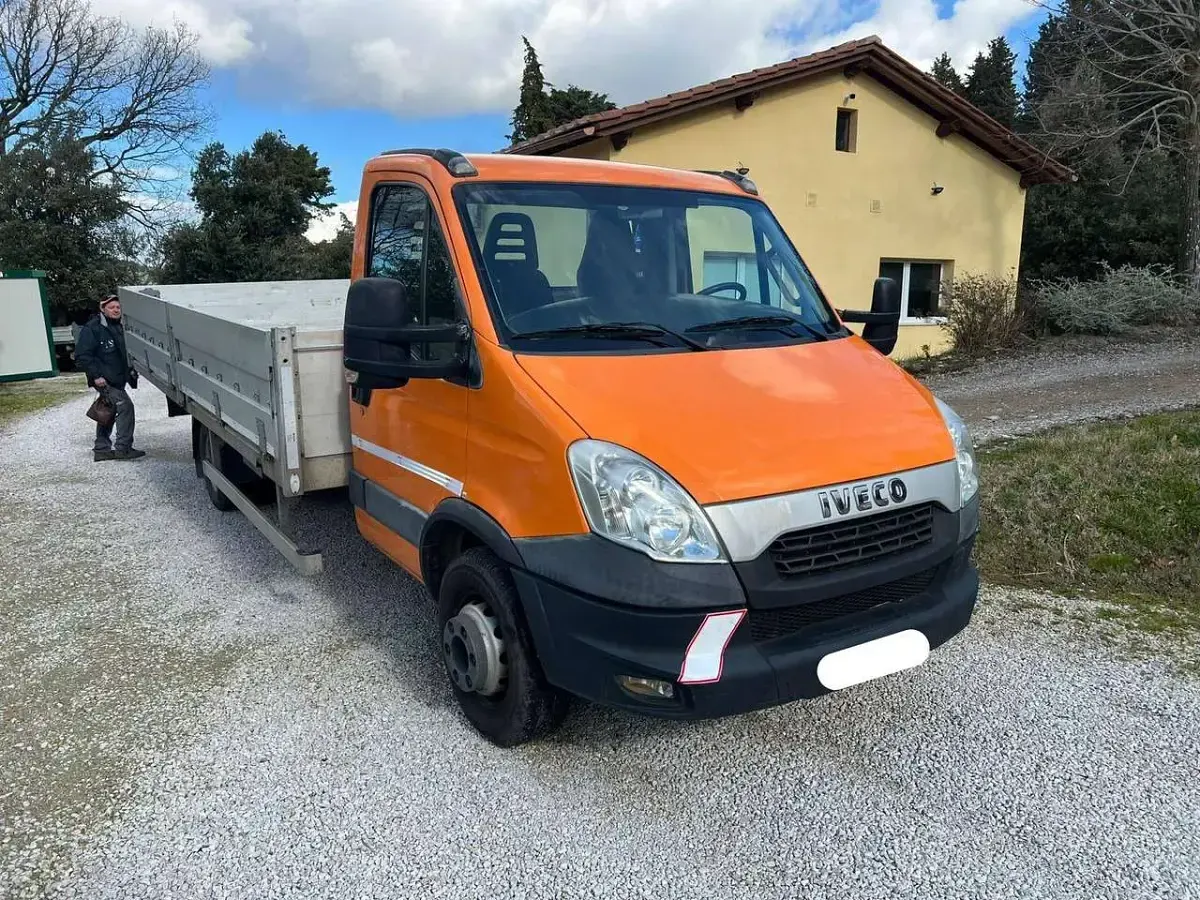 Usata Iveco Daily 170 CV (125 kW) 2014 Arancione Furgone