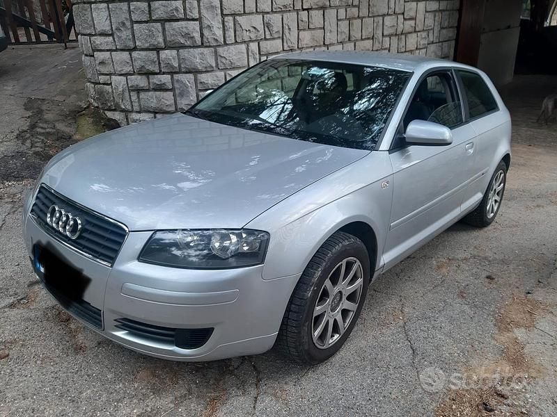 Grigio Usata 2004 Audi A3 Tre volumi | 3800 € (Molto cara) - Immagine 1/4
