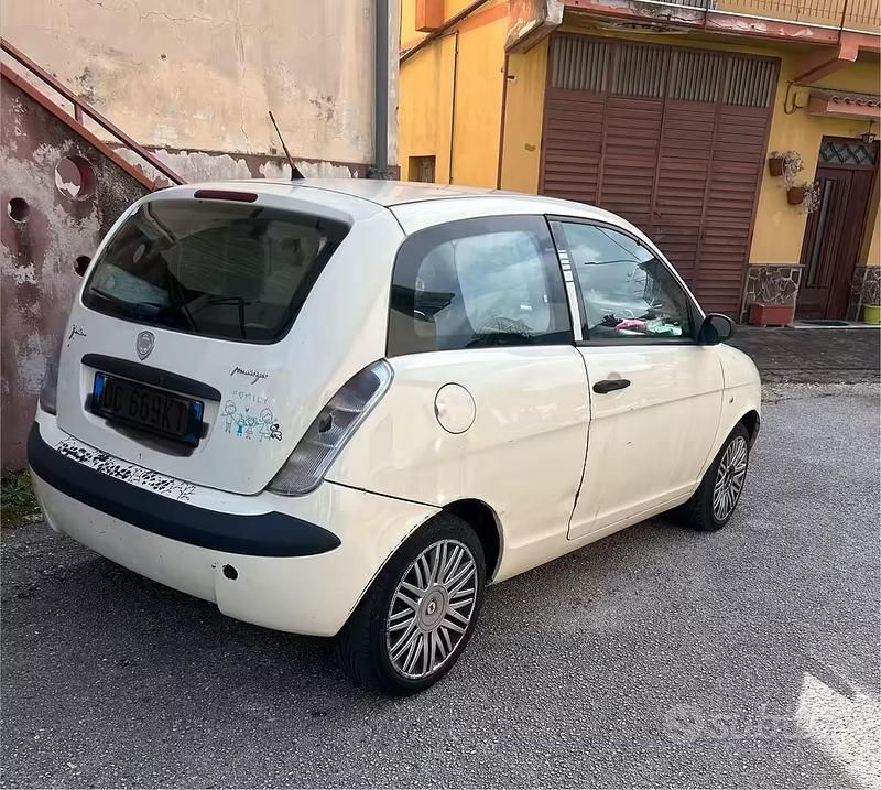 Usata Lancia Ypsilon 70 CV (51 kW) 2006 Utilitaria