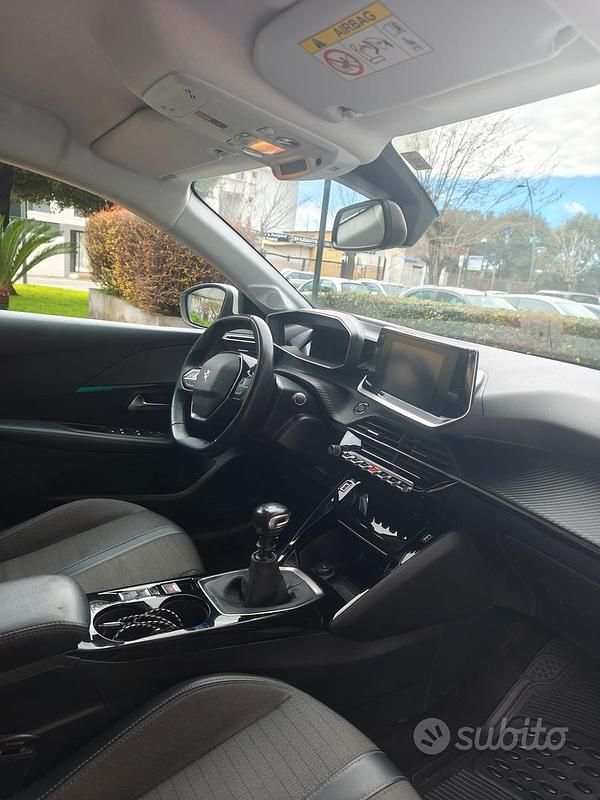 Usata Peugeot 208 2022 Bianco Utilitaria