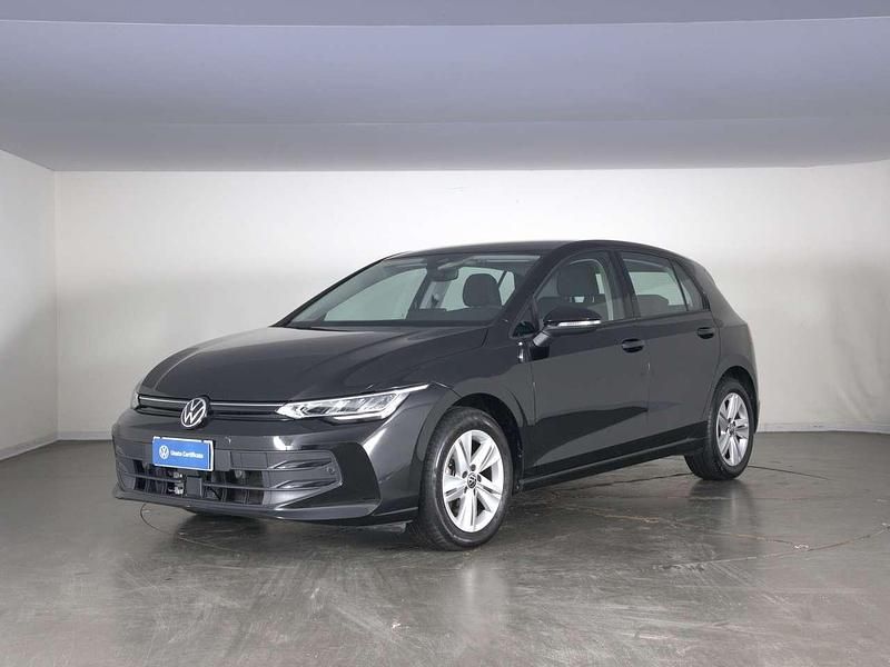 Usata VW Golf VIII Life 116 CV (85 kW) 2025 Grenadill black metallizzato Berlina