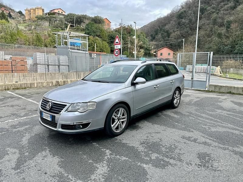 Usata VW Passat Highline 140 CV (102 kW) 2005 Grigio Station wagon