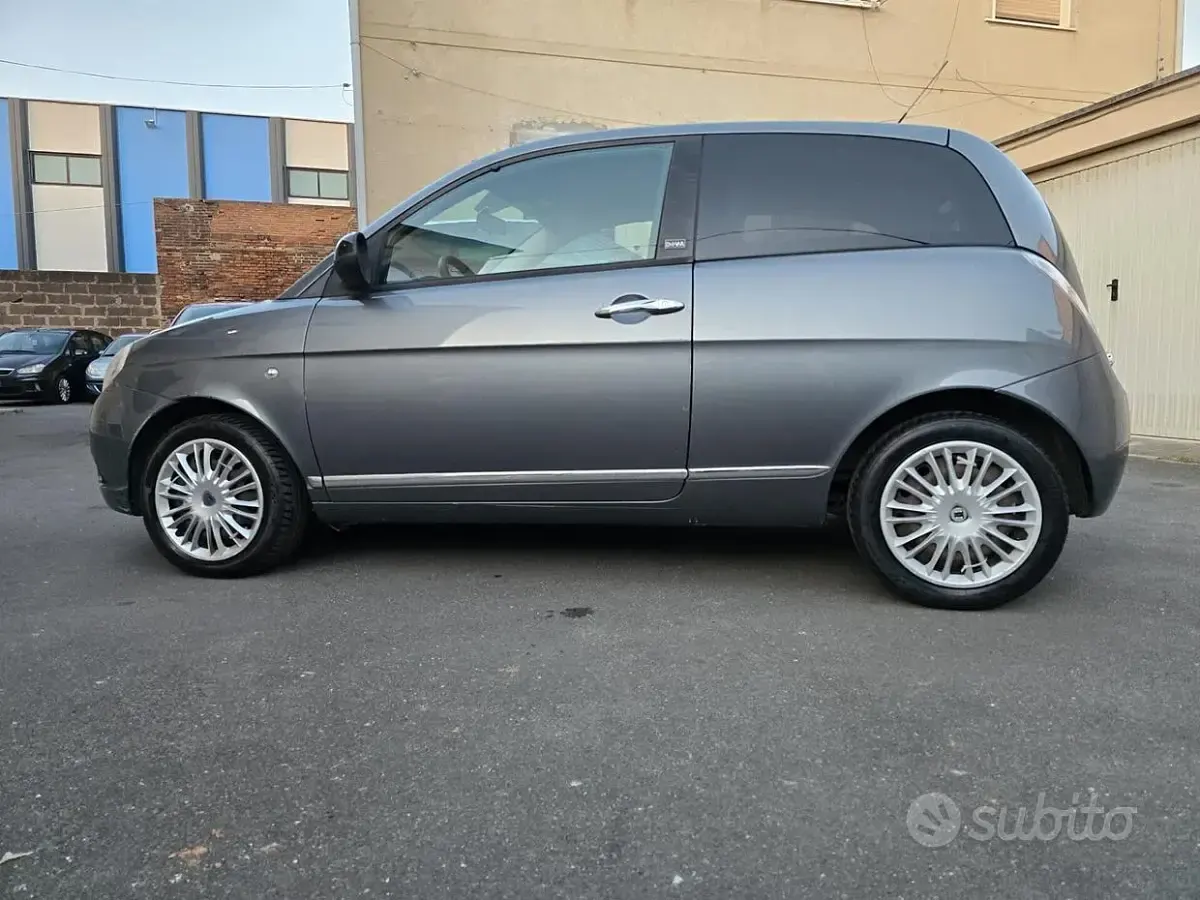 Usata Lancia Ypsilon 69 CV (50 kW) 2011 Grigio Utilitaria