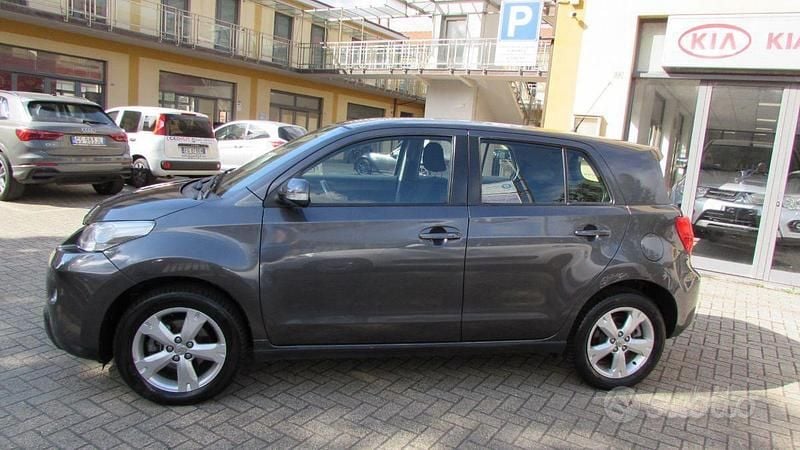 Usata Toyota Urban Cruiser Luxury 90 CV (66 kW) 2011 Grigio SUV