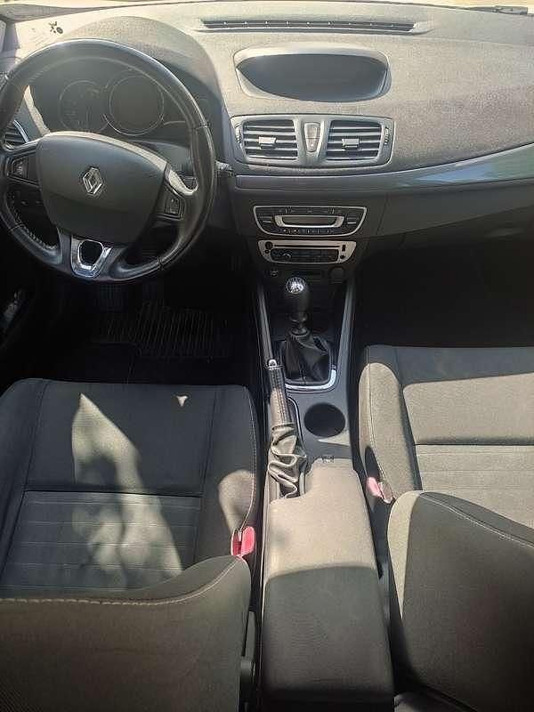 Usata Renault Mégane III LIMITED 95 CV (69 kW) 2015 Grigio Station wagon