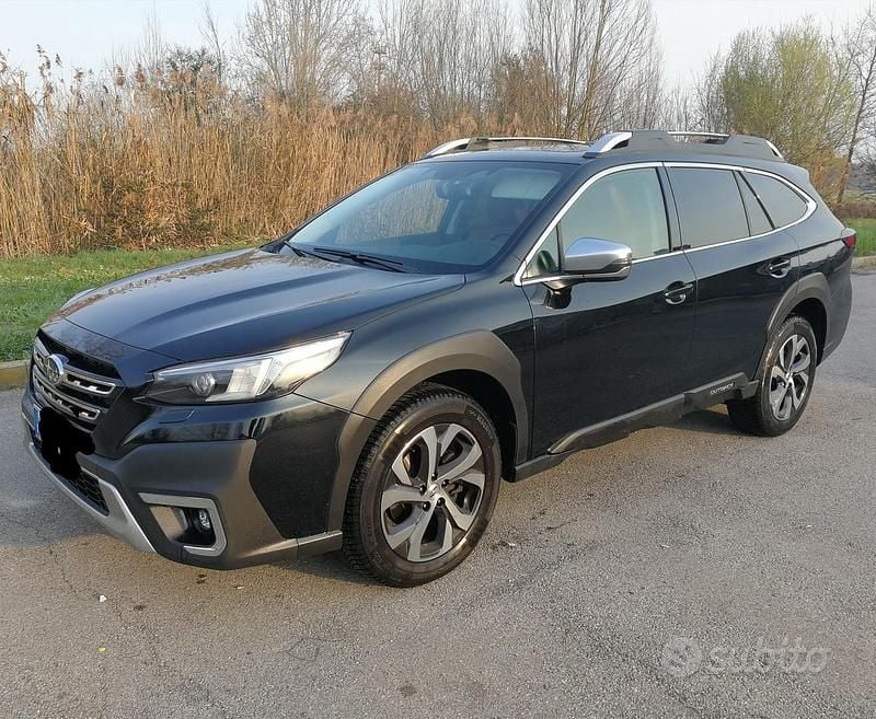 Usata Subaru Outback Premium 169 CV (124 kW) 2022 Nero Station wagon