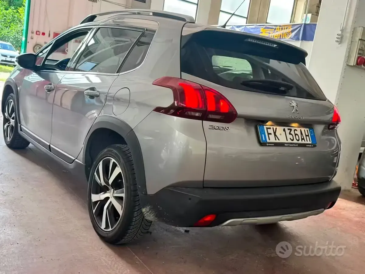 Usata Peugeot 2008 S 120 CV (88 kW) 2017 Grigio SUV