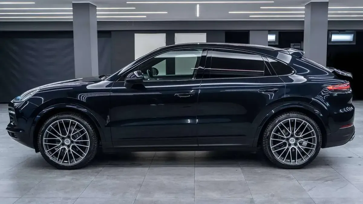 Usata Porsche Cayenne Chrono 340 CV (250 kW) 2020 Blu notte metall perlato SUV