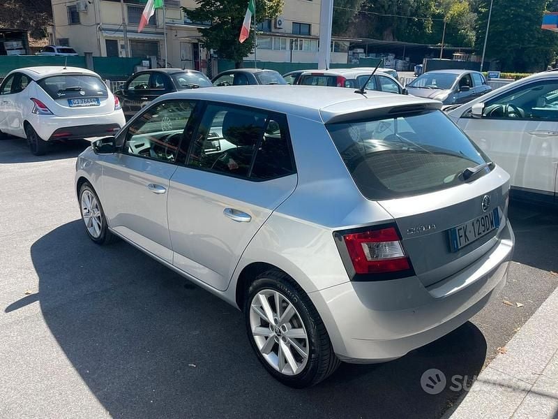 Usata Skoda Fabia Design Edition 75 CV (55 kW) 2017 Argento Utilitaria