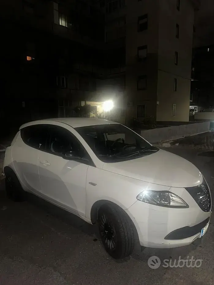 Usata Lancia Ypsilon 85 CV (62 kW) 2015 Bianco Utilitaria