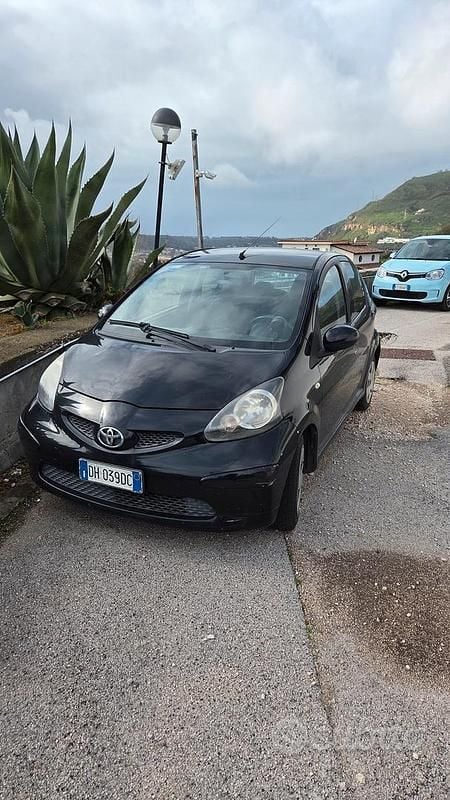 Usata Toyota Aygo 67 CV (49 kW) 2007 Nero Utilitaria