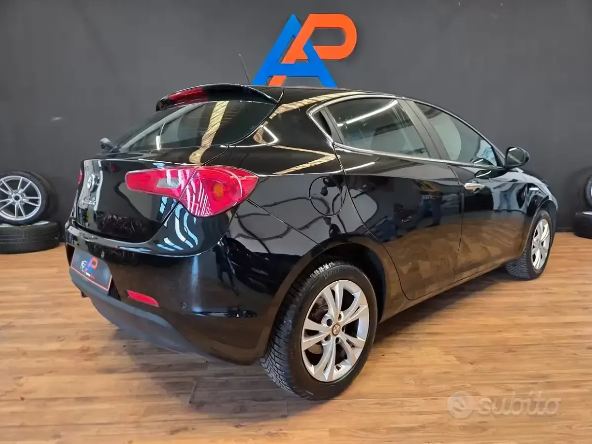 Usata Alfa Romeo Giulietta 120 CV (88 kW) 2012 Nero Utilitaria