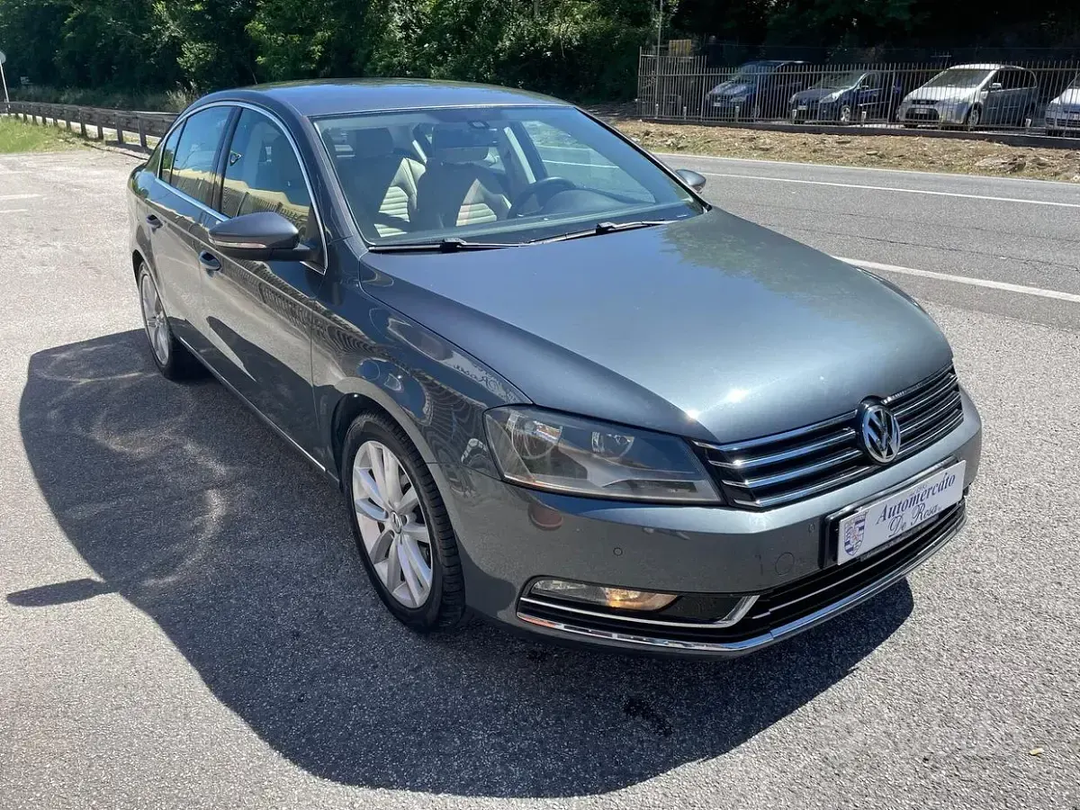 Usata VW Passat Highline 140 CV (102 kW) 2011 Grigio Berlina