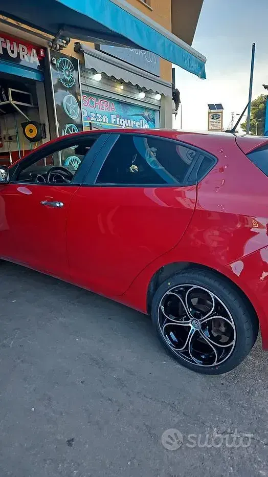 Usata Alfa Romeo Giulietta Tech Edition 120 CV (88 kW) 2019 Rosso Utilitaria