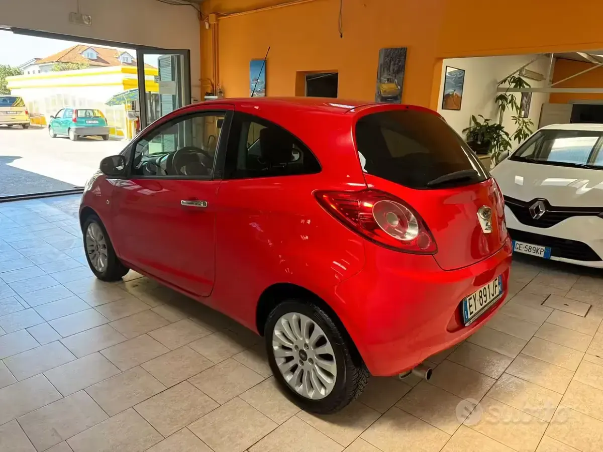 Usata Ford Ka 69 CV (50 kW) 2015 Rosso Berlina