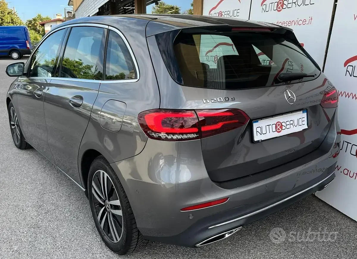 Usata Mercedes B200 150 CV (110 kW) 2022 Grigio Utilitaria