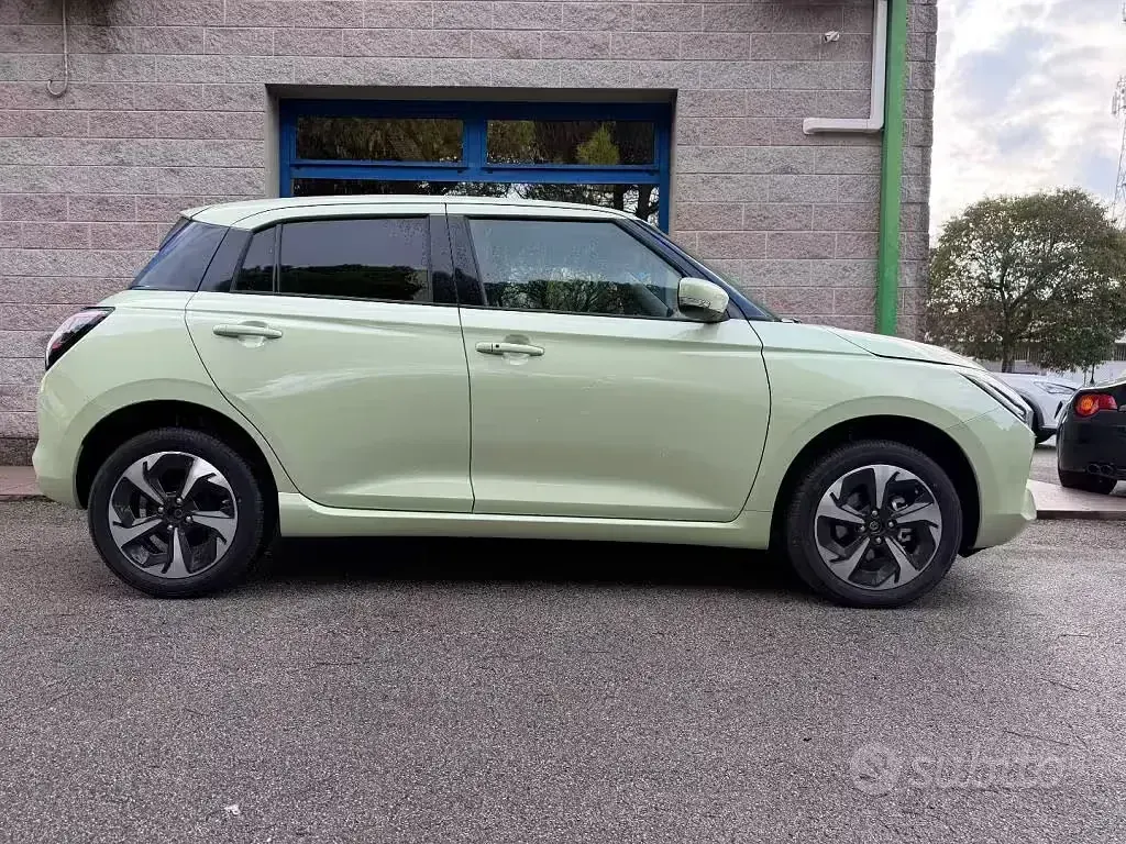 Nuova Suzuki Swift 83 CV (61 kW) 2026 Verde Utilitaria