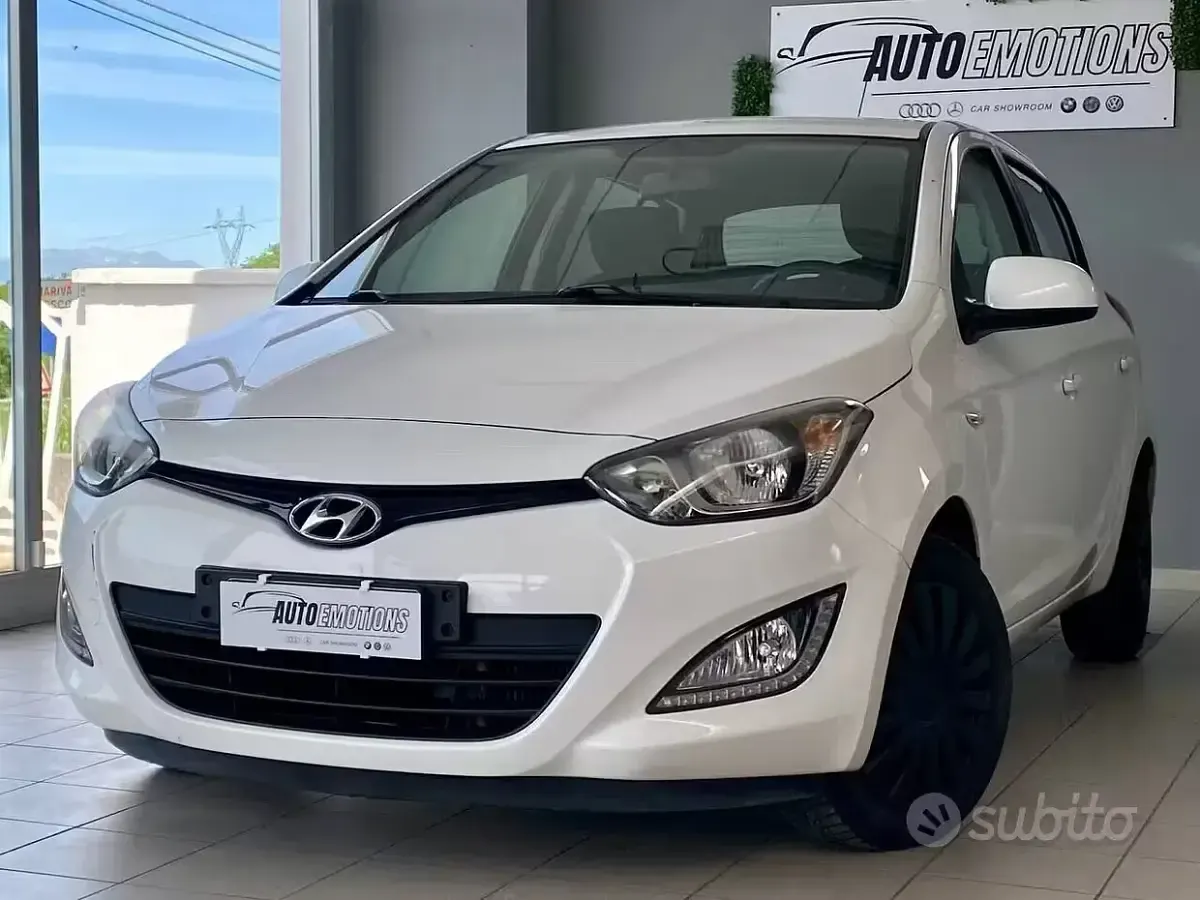 Usata Hyundai i20 75 CV (55 kW) 2014 Bianco Utilitaria