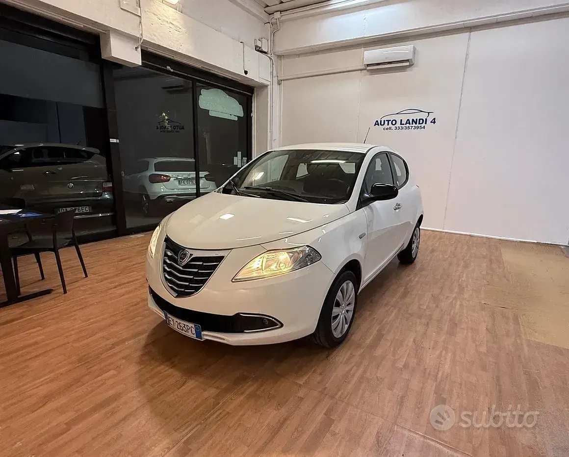 Usata Lancia Ypsilon Gold 80 CV (58 kW) 2015 Bianco Utilitaria