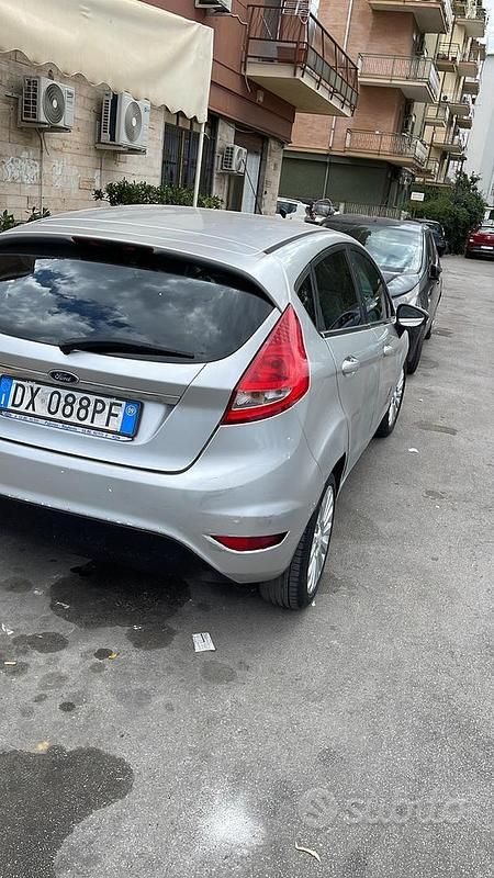 Usata Ford Fiesta 2009 Grigio Berlina