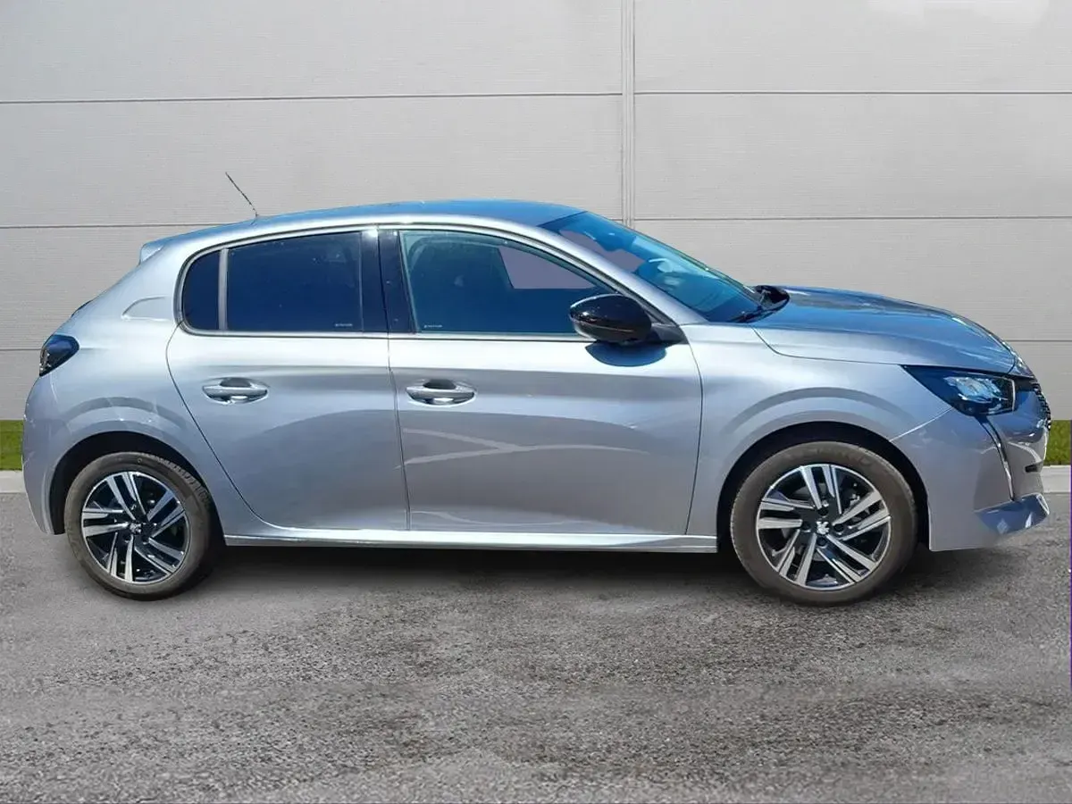 Begagnad Peugeot 208 Allure 101 HK (74 kW) 2023 Silver Halvkombi