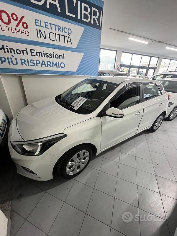 Usata Hyundai i20 75 CV (55 kW) 2020 Bianco Utilitaria