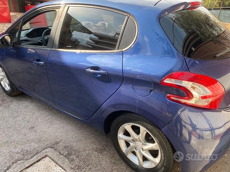 Usata Peugeot 208 68 CV (50 kW) 2015 Blu Utilitaria