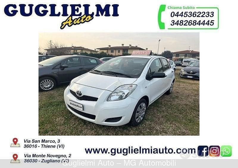 Usata Toyota Yaris Sol 69 CV (50 kW) 2010 Bianco Utilitaria