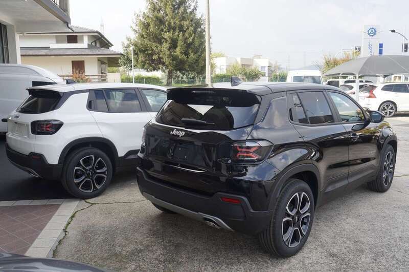 Usata Jeep Avenger Altitude 101 CV (74 kW) 2024 Nero SUV