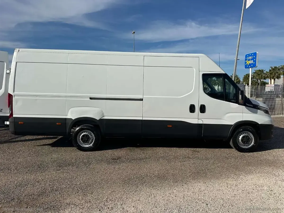 Usata Iveco Daily 136 CV (100 kW) 2021 Other Furgone