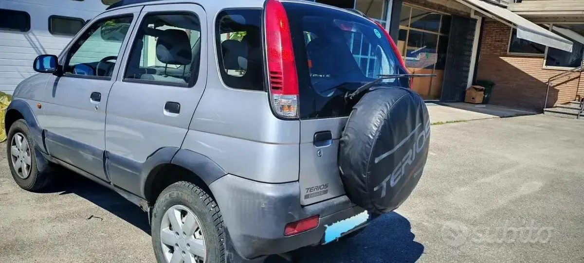 Usata Daihatsu Terios 86 CV (63 kW) 2003 Grigio SUV