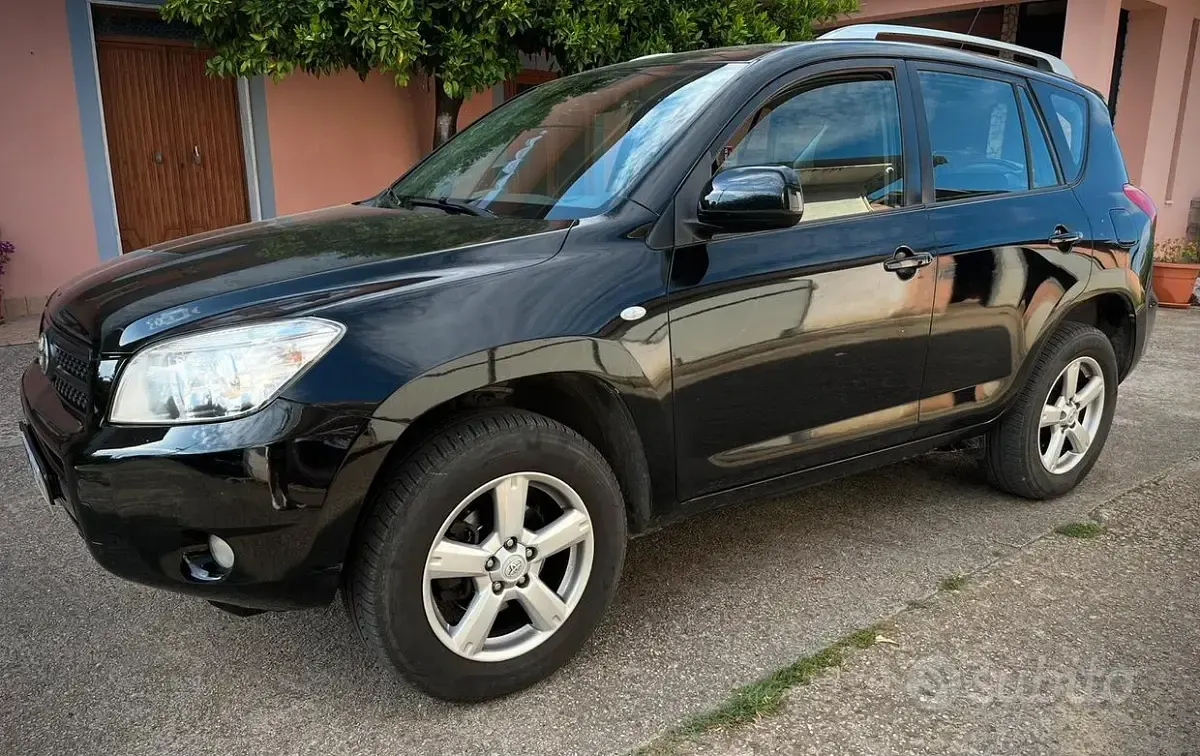 Usata Toyota RAV4 136 CV (100 kW) 2007 Nero SUV
