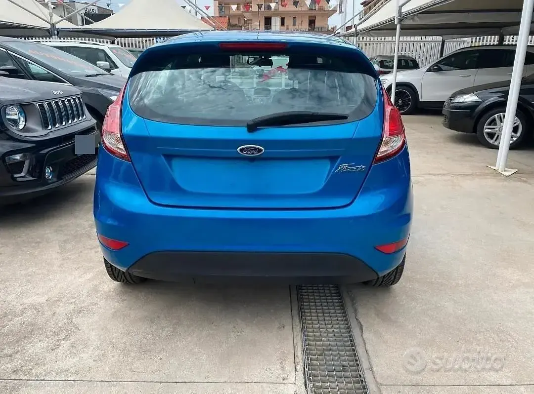 Usata Ford Fiesta 97 CV (71 kW) 2013 Bluazzurro Berlina