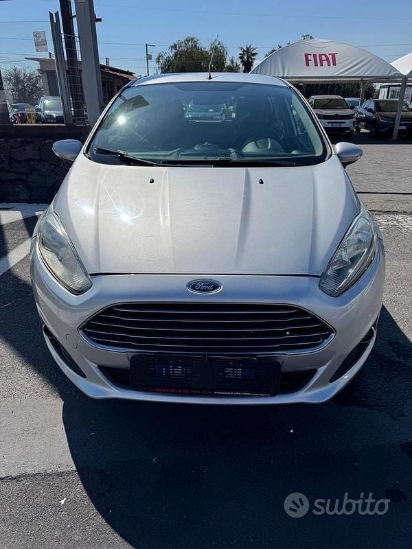 Usata Ford Fiesta 80 CV (58 kW) 2016 Grigio Berlina