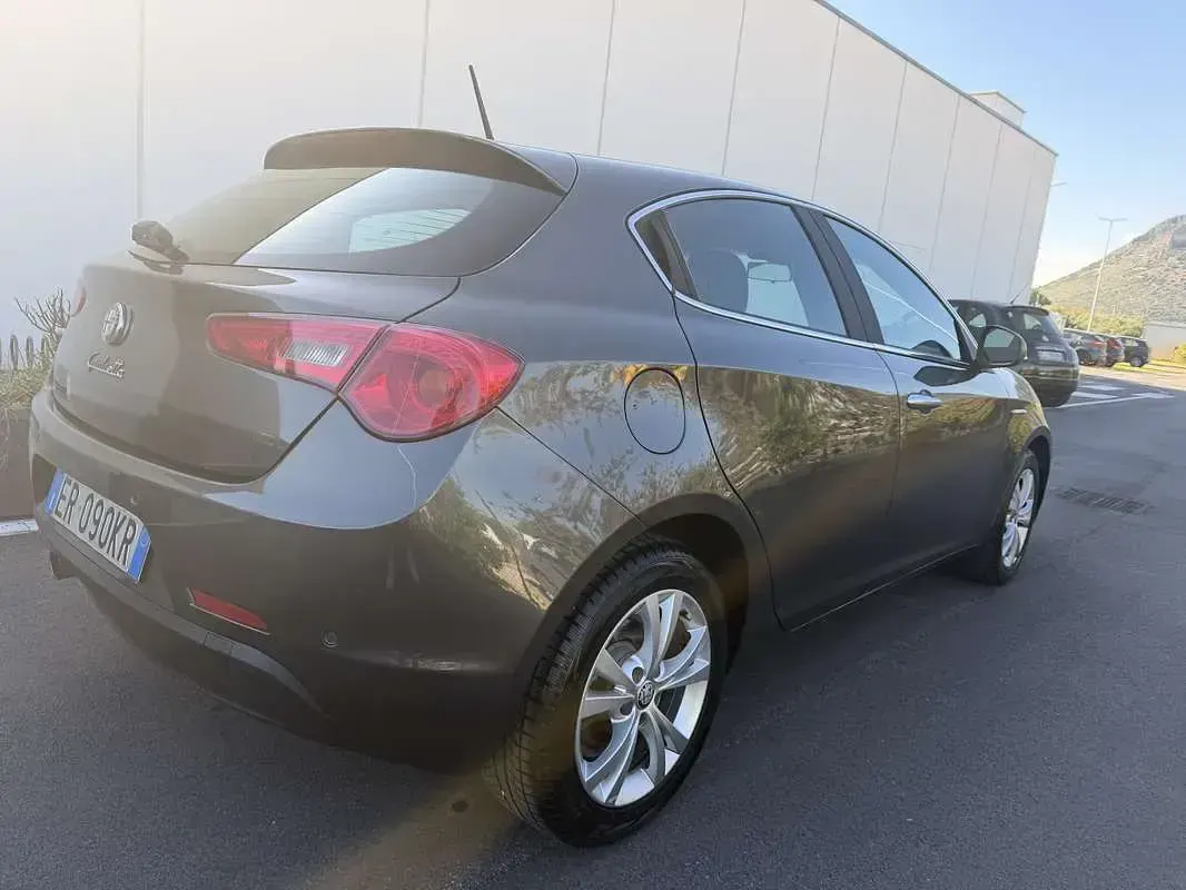 Usata Alfa Romeo Giulietta Distinctive 105 CV (77 kW) 2013 Utilitaria