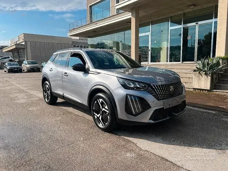Używany Peugeot 2008 S 102 KM (75 kW) 2025 Szary SUV