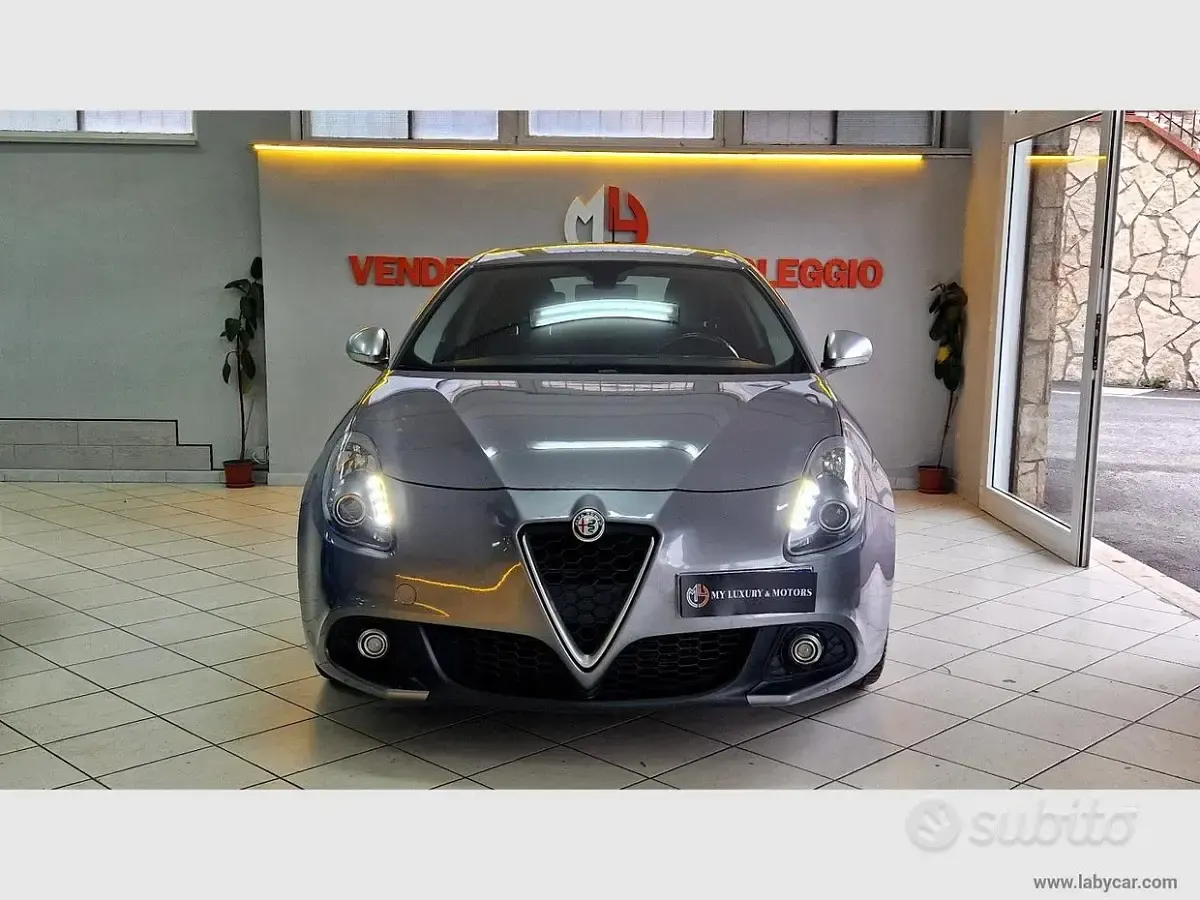 Usata Alfa Romeo Giulietta Distinctive 120 CV (88 kW) 2017 Grigio Utilitaria