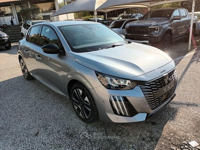 Usata Peugeot 208 Allure 101 CV (74 kW) 2024 Argento Utilitaria